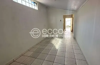 Casa com 3 quartos para alugar na Travessa Belmont, 79, Centro, Araguari