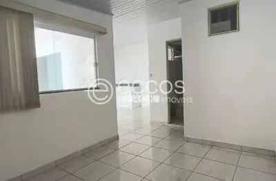 Casa em condomínio à venda, 3 quartos, 1 suíte, 3 vagas, aclimação - uberlândia/mg