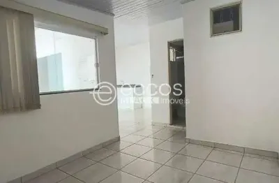 Casa em condomínio à venda, 3 quartos, 1 suíte, 3 vagas, aclimação - uberlândia/mg