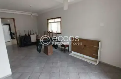 Casa à venda, 3 quartos, 1 suíte, 4 vagas, santa mônica - uberlândia/mg