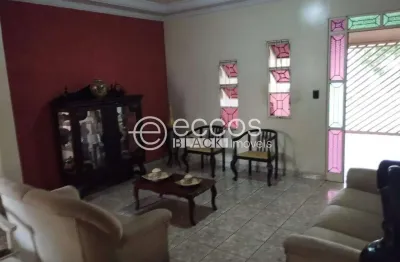 Casa à venda, 3 quartos, 1 suíte, 2 vagas, martins - uberlândia/mg