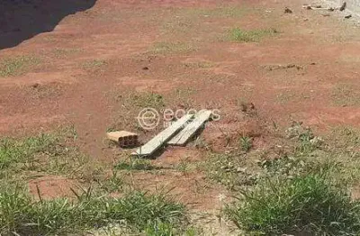 Terreno à venda na Rua Roberto Leong Lik, 62, Laranjeiras, Uberlândia