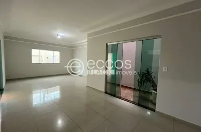 Casa à venda, 3 quartos, 2 suítes, 2 vagas, granada - uberlândia/mg