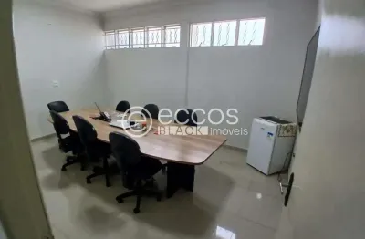 Sala comercial para alugar na Avenida Terezina, 429, Marta Helena, Uberlândia