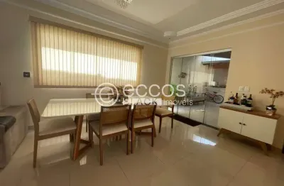 Casa à venda, 3 quartos, 1 suíte, 3 vagas, jardim europa - uberlândia/mg