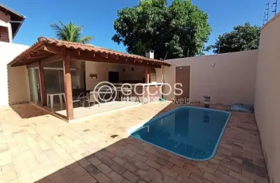 Casa com 3 quartos à venda na Rua Elimas Calzado Martins, 123, Olinda, Uberaba