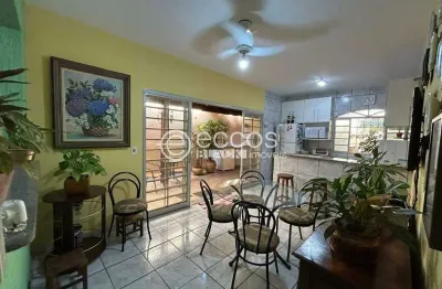 Casa à venda, 3 quartos, 1 suíte, 4 vagas, saraiva - uberlândia/mg
