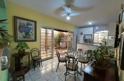 Casa à venda, 3 quartos, 1 suíte, 4 vagas, saraiva - uberlândia/mg