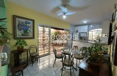 Casa à venda, 3 quartos, 1 suíte, 4 vagas, saraiva - uberlândia/mg