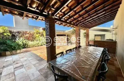 Casa à venda, 3 quartos, 1 suíte, 6 vagas, brasil - uberlândia/mg