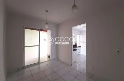 Casa em condomínio para aluguel, 3 quartos, 1 suíte, 2 vagas, aclimação - uberlândia/mg