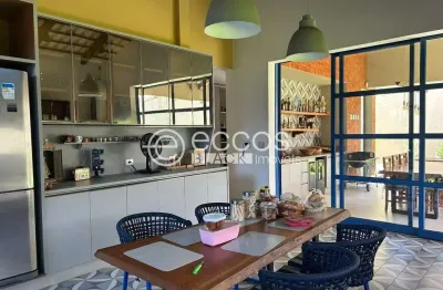 Casa à venda, 4 quartos, 4 suítes, 3 vagas, jardim karaíba - uberlândia/mg