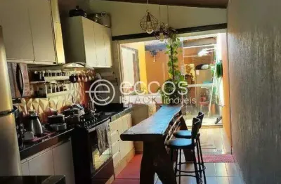 Casa em condomínio à venda, 3 quartos, 1 suíte, 2 vagas, vila arquelau - uberaba/mg