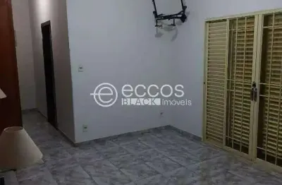 Casa à venda, 3 quartos, 1 suíte, 7 vagas, nossa senhora das graças - uberlândia/mg