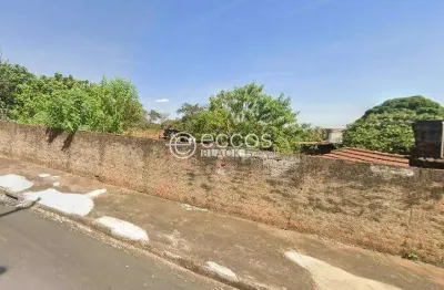 Terreno à venda na Rua Rosa Manzan, Fabrício, Uberaba