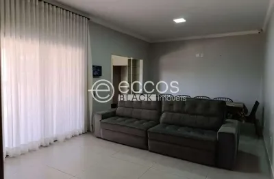 Casa à venda, 3 quartos, 1 suíte, 2 vagas, leblon - uberaba/mg