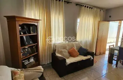 Casa à venda, 3 quartos, 1 suíte, 2 vagas, tancredo neves - uberaba/mg