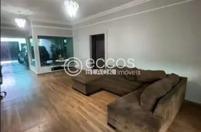 Casa à venda, 3 quartos, 3 suítes, 4 vagas, jardim do lago - uberaba/mg