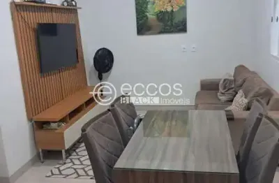 Casa à venda, 3 quartos, 1 suíte, 2 vagas, Novo Mundo - Uberlândia/MG