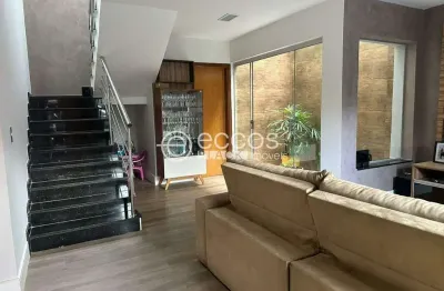 Casa à venda, 3 quartos, 1 suíte, 2 vagas, granada - uberlândia/mg