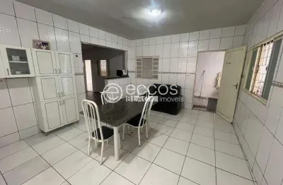 Casa à venda, 3 quartos, 4 vagas, laranjeiras - uberlândia/mg