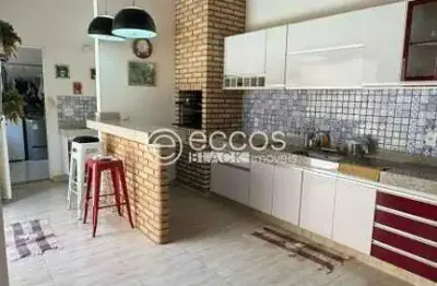 Casa à venda, 3 quartos, 1 suíte, 2 vagas, jardim patrícia - uberlândia/mg
