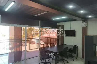 Ponto comercial para alugar na Rua Rafael Marino Neto, 276, Jardim Karaíba, Uberlândia