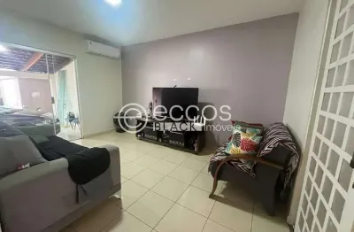 Casa à venda, 3 quartos, 1 suíte, 2 vagas, jaraguá - uberlândia/mg
