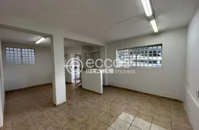 Casa com 3 quartos à venda na Avenida Raulino Cotta Pacheco, 156, Martins, Uberlândia