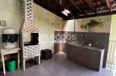 Casa à venda, 4 quartos, 1 suíte, 2 vagas, martins - uberlândia/mg