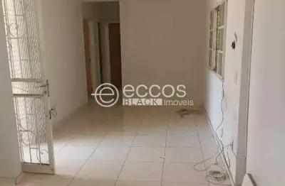 Casa para aluguel, 3 quartos, 2 suítes, 1 vaga, jardim finotti - uberlândia/mg