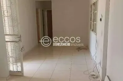 Casa para aluguel, 3 quartos, 2 suítes, 1 vaga, jardim finotti - uberlândia/mg