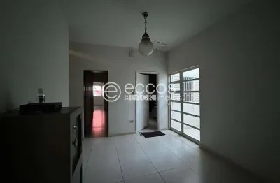 Casa à venda, 4 quartos, 2 suítes, 2 vagas, centro - uberlândia/mg