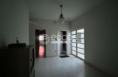 Casa à venda, 4 quartos, 2 suítes, 2 vagas, centro - uberlândia/mg