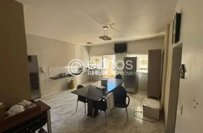 Casa para aluguel, 2 quartos, 2 suítes, 2 vagas, nossa senhora aparecida - uberlândia/mg