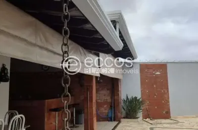 Casa à venda, 3 quartos, 1 suíte, 2 vagas, sibipiruna - araguari/mg