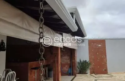 Casa à venda, 3 quartos, 1 suíte, 2 vagas, sibipiruna - araguari/mg