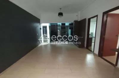Sala comercial para alugar na Avenida Tiradentes, 322, Centro, Araguari