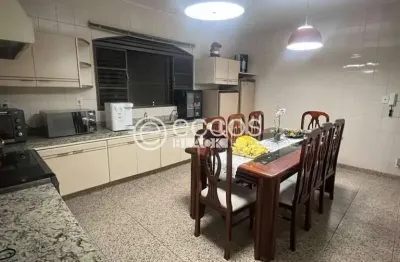 Casa à venda, 3 quartos, 2 suítes, 2 vagas, residencial gramado - uberlândia/mg