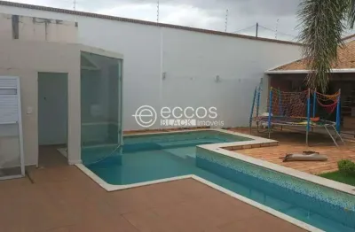 Casa à venda, 3 quartos, 1 suíte, 6 vagas, centro - araguari/mg