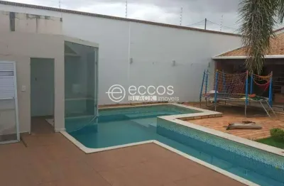Casa à venda, 3 quartos, 1 suíte, 6 vagas, centro - araguari/mg