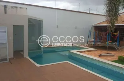 Casa à venda, 3 quartos, 1 suíte, 6 vagas, centro - araguari/mg