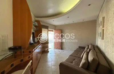 Casa à venda, 3 quartos, 1 suíte, 3 vagas, santa mônica - uberlândia/mg
