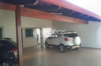 Casa à venda, 5 quartos, 1 suíte, 6 vagas, jóquei clube - araguari/mg