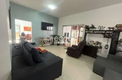 Casa à venda, 3 quartos, 2 suítes, 3 vagas, santa mônica - uberlândia/mg