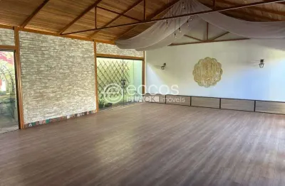 Casa à venda, 3 quartos, 2 vagas, santa mônica - uberlândia/mg