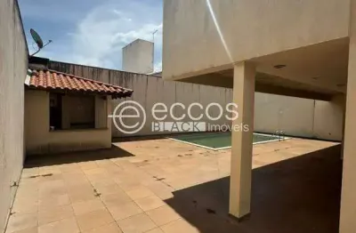 Casa à venda, 4 quartos, 2 suítes, 6 vagas, tabajaras - uberlândia/mg