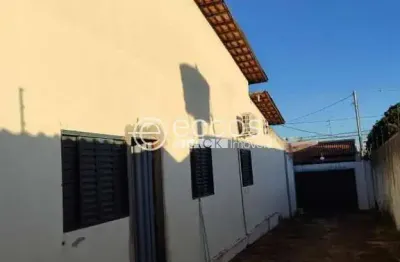 Casa à venda, 3 quartos, 1 suíte, 2 vagas, industrial - araguari/mg