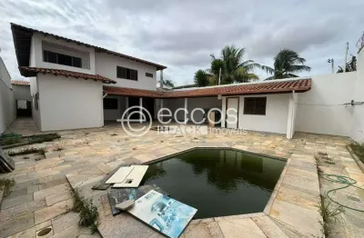 Casa à venda, 3 quartos, 3 suítes, 4 vagas, custódio pereira - uberlândia/mg