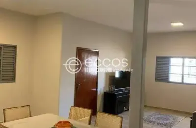 Casa à venda, 3 quartos, 1 suíte, 1 vaga, osvaldo rezende - uberlândia/mg